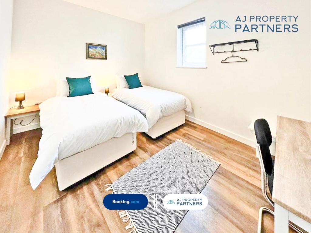 Premium Offer L Last-Minute Escape L Aj Properties L High Street Cheltenham L Parking L Ideal For Short Or Long Stays - Town Centre Apartment, 4 Beds, 1 Bathroom Exteriér fotografie