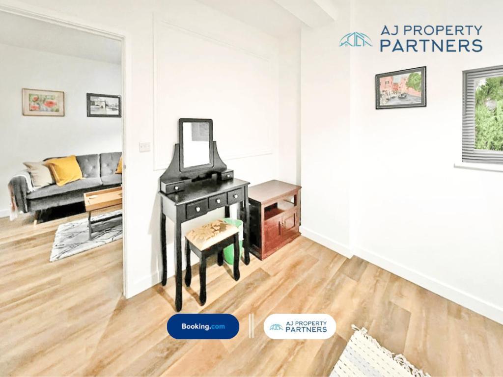 Premium Offer L Last-Minute Escape L Aj Properties L High Street Cheltenham L Parking L Ideal For Short Or Long Stays - Town Centre Apartment, 4 Beds, 1 Bathroom Exteriér fotografie