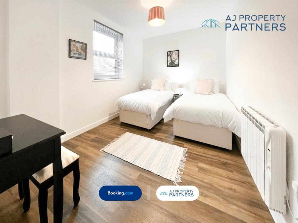 Premium Offer L Last-Minute Escape L Aj Properties L High Street Cheltenham L Parking L Ideal For Short Or Long Stays - Town Centre Apartment, 4 Beds, 1 Bathroom Exteriér fotografie