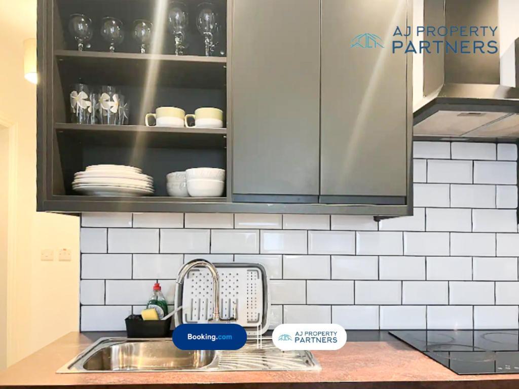 Premium Offer L Last-Minute Escape L Aj Properties L High Street Cheltenham L Parking L Ideal For Short Or Long Stays - Town Centre Apartment, 4 Beds, 1 Bathroom Exteriér fotografie